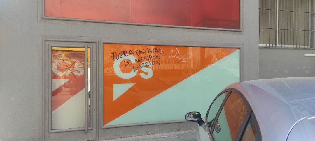 Está es la pintada que apareció en la sede de la formación naranja en Leganés.