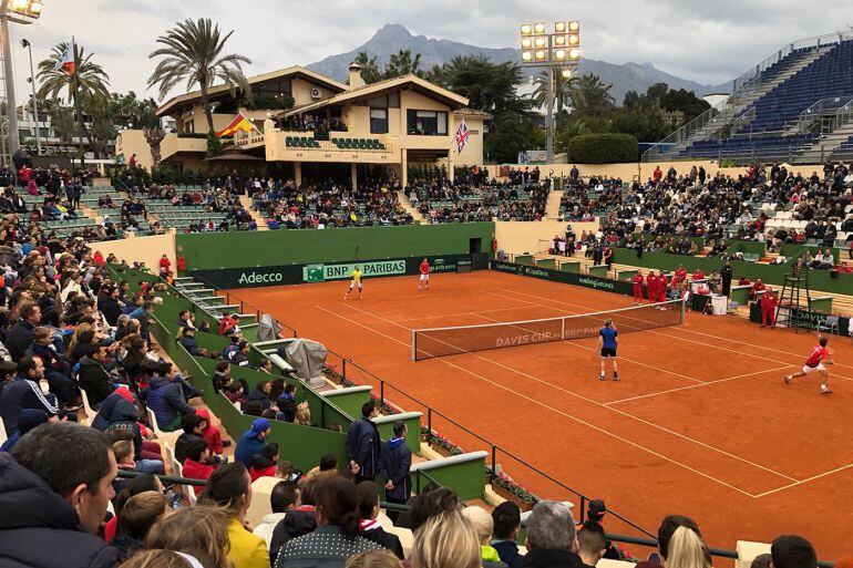 La pista de tenis Manolo Santana en el complejo Puente Romano de Marbella