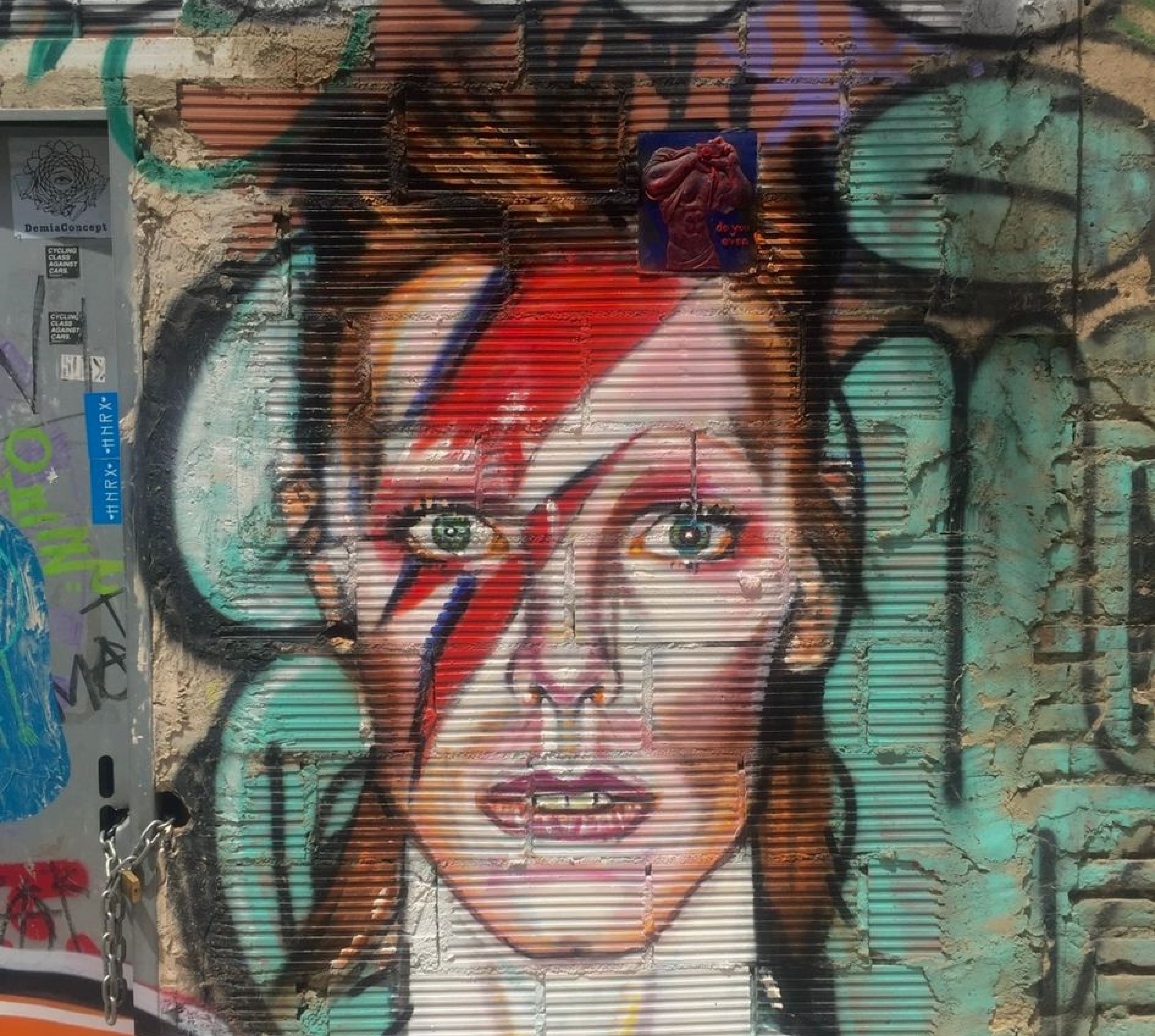 Grafiti dedicado a David bowie obra del artista Jesús Arrúe