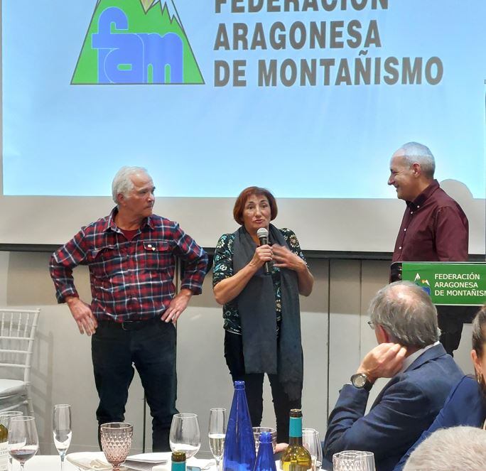 Marian Sánchez Sabalza y Segismundo Martínez Magen, recibieron la insignia de oro de la FAM