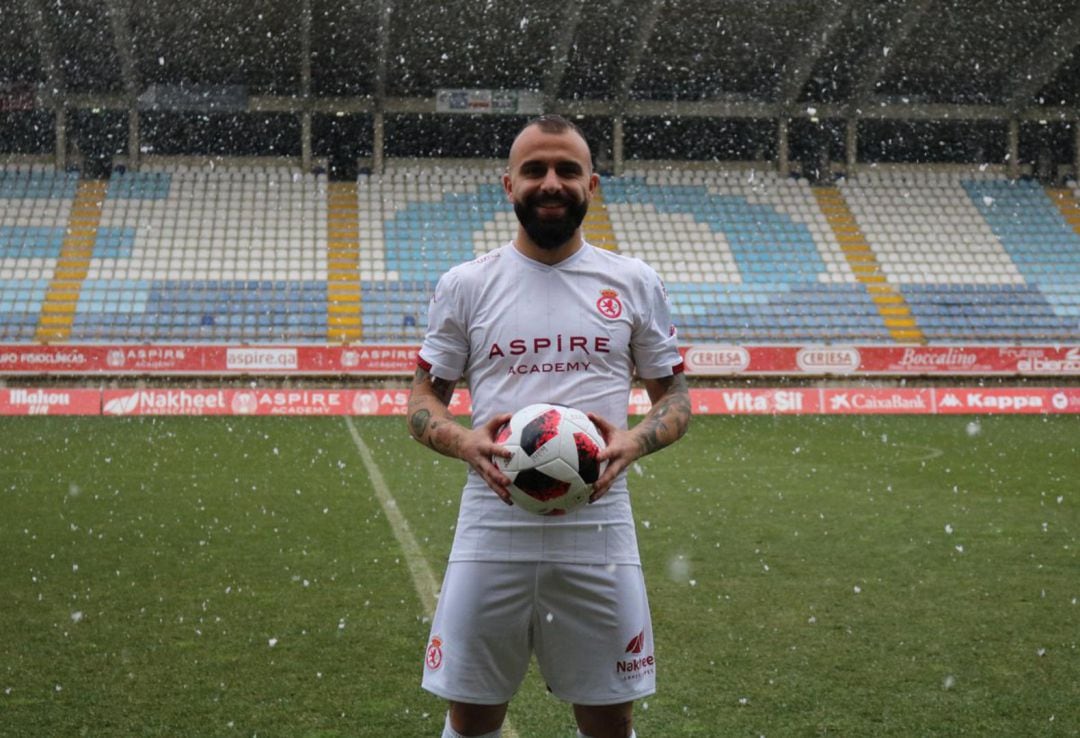 Jiménez se vistió de blanco en medio de la nieve