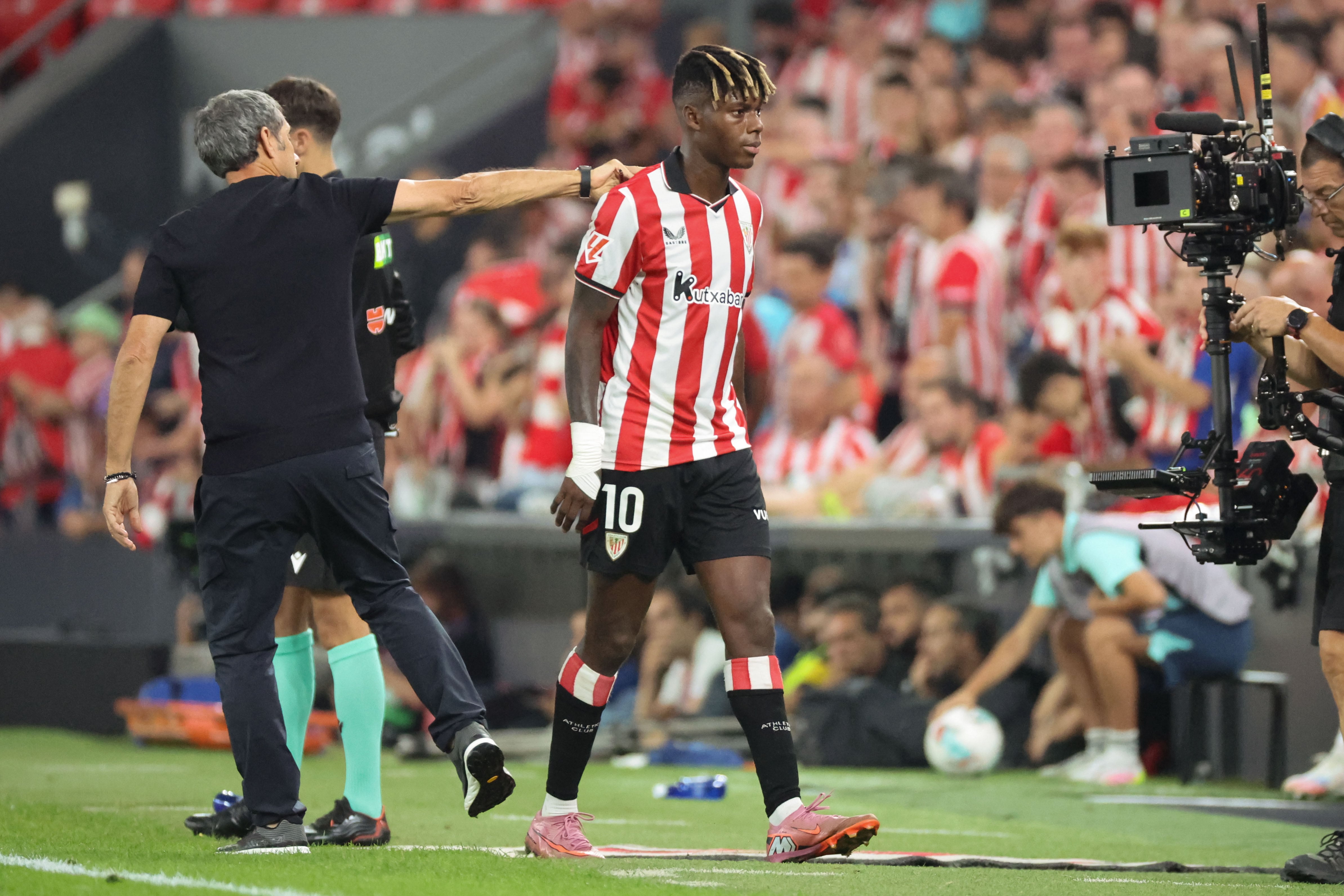 Nico Williams es sustituido durante el partido ante el Rayo Vallecano