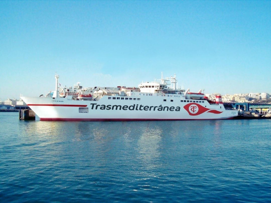 Un ferry de Trasmediterránea.