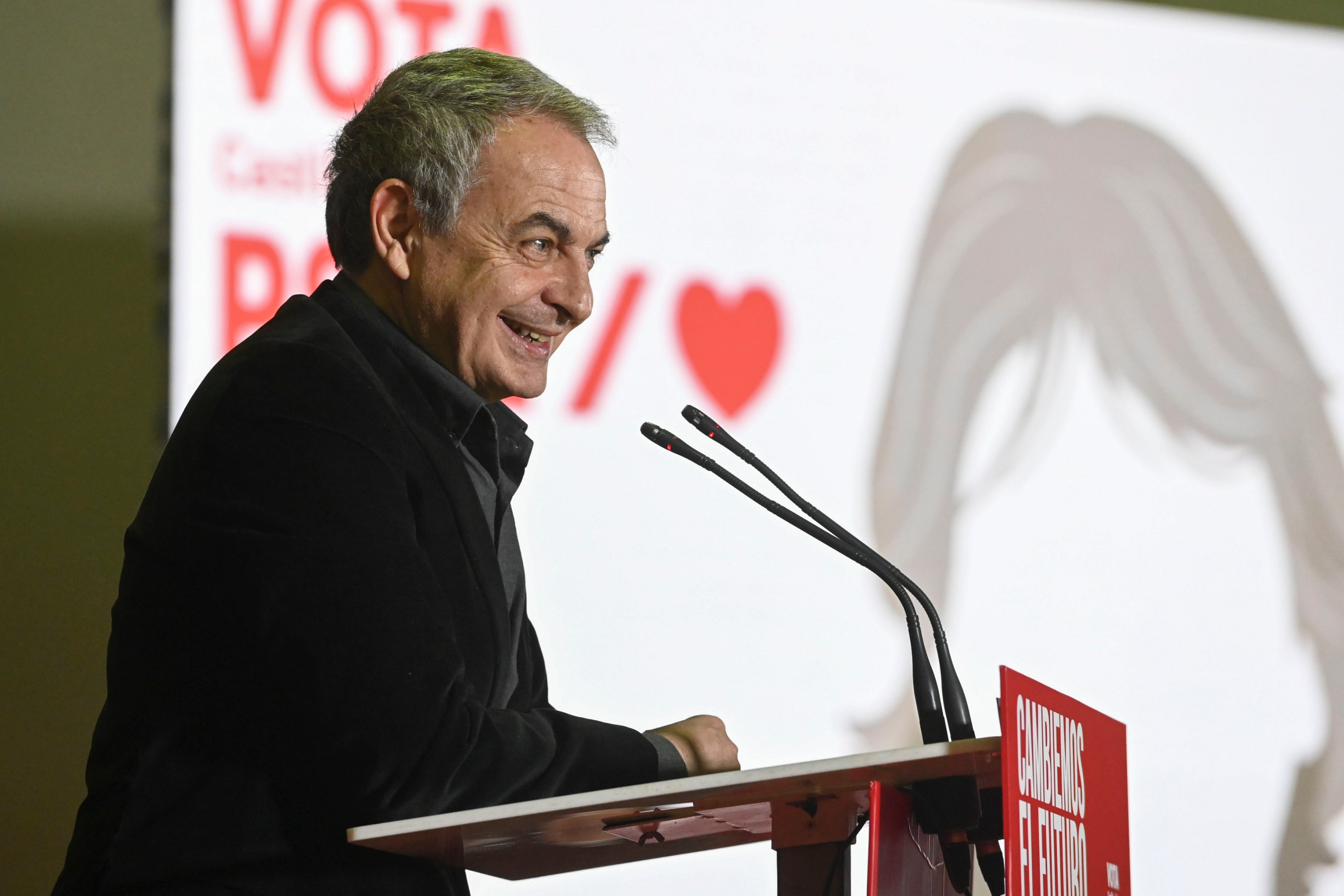 LEÓN (CASTILLA Y LEÓN), 06/03/2026.- El expresidente del Gobierno José Luis Rodríguez Zapatero participa en un acto de campaña que el PSOE celebra este viernes en León con el candidato a la presidencia de la Junta, Carlos Martínez. EFE/ J.Casares