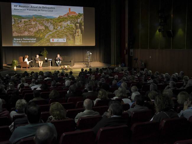 Elena Fortuño moderó la mesa en la que participaron José Manuel Betato y José Luis López Castillo