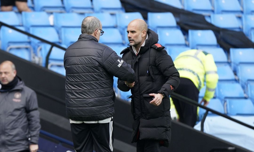 Pep Guardiola y Marcelo Bielsa, durante un partido entre Manchester City y Leeds