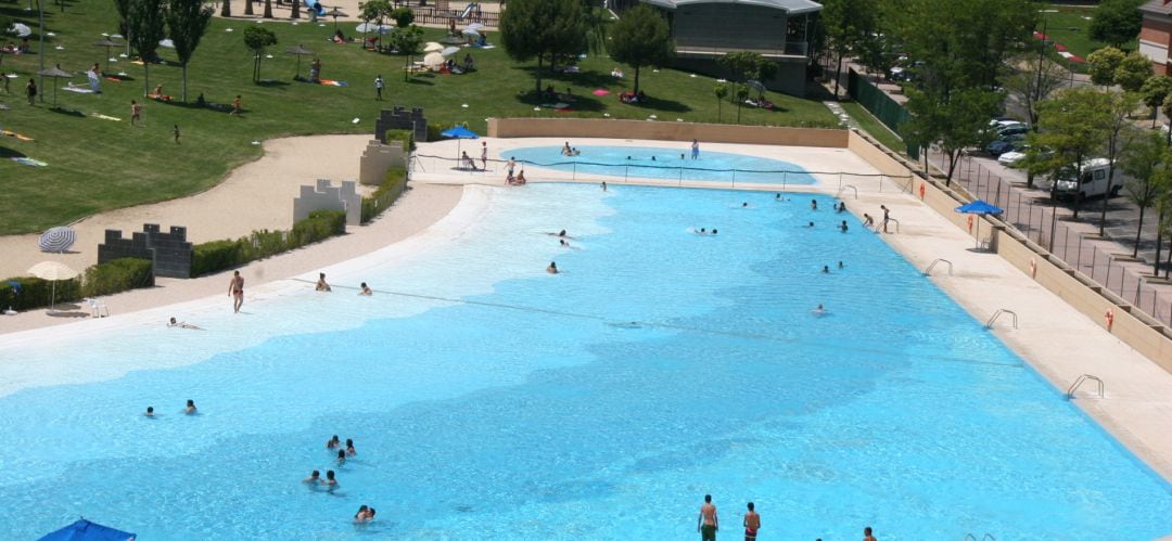 La piscina de Agua Salada de Parla tendrá un aforo de 2.748 personas, la mitad del habitual.