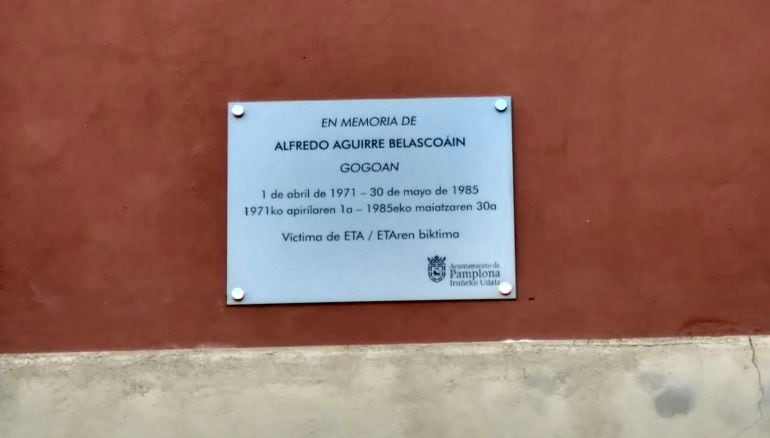 Placa en memoria de Alfredo Aguirre