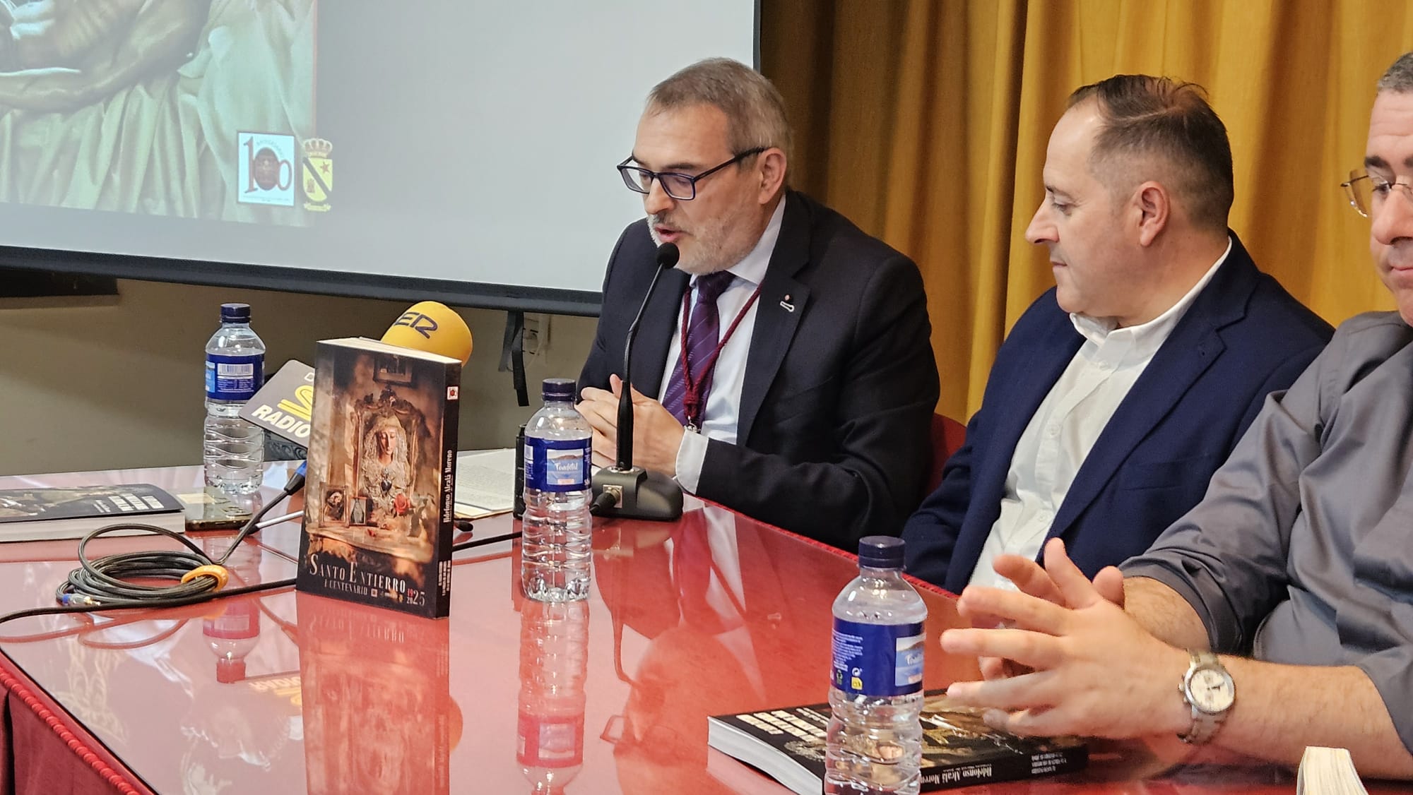 Intervención de Ildefonso Alcalá Moreno, autor del libro &#039;El Santo Entierro y la Virgen de los Dolores en la Historia de Jódar&#039;