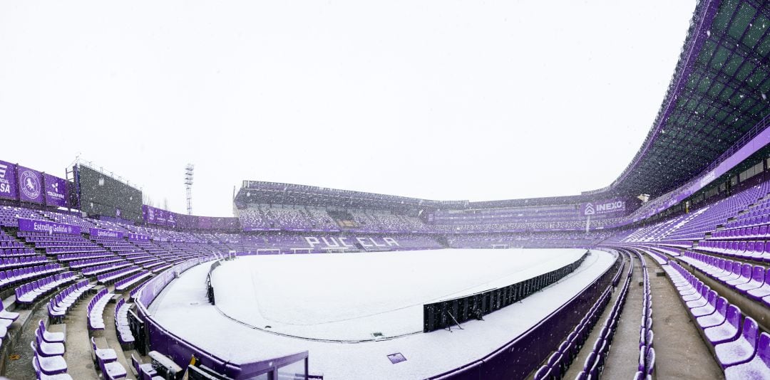 Estadio Zorrilla con nieve