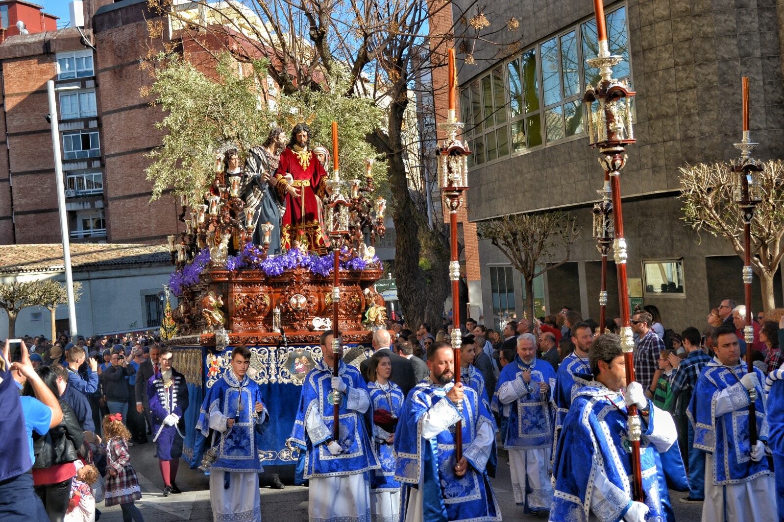 La Hermandad del Perdón procesionando por las calles de Jaén. Foto: Alberto Delgado Coeto