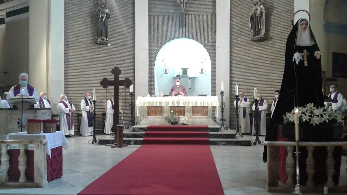 Emotiva misa funeral por el sacerdote Wieslaw Dziadosz