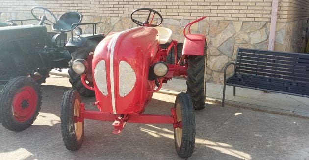 El Porsche rojo de la colección de Romualdo Olivares.