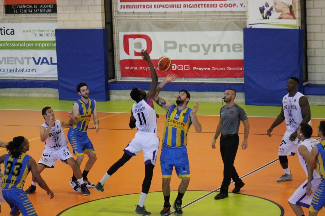 Momento del partido entre el UpB Gandia y el Alginet