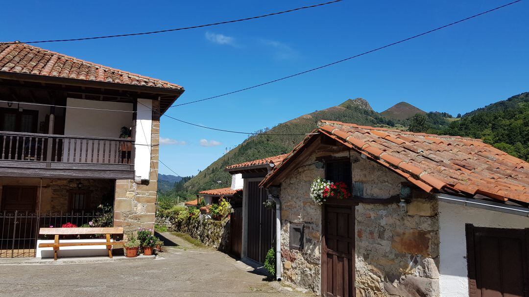 Imagen del pueblo de Espinaredo (Piloña).