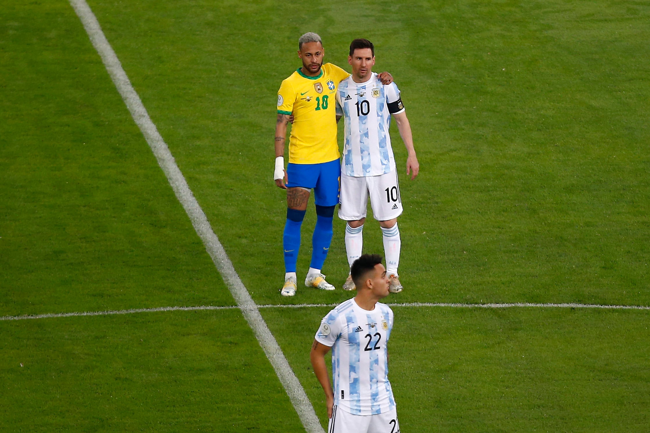 Neymar y Messi, durante la final de la Copa América 2022.