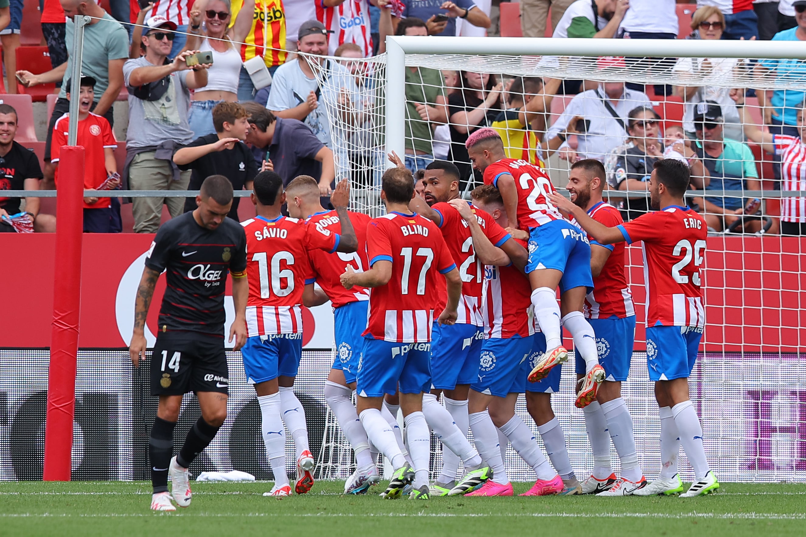 GIRONA, SPAIN - SEPTEMBER 23: Artem Dovbyk of Girona (obscured) celebrates with teammates after scoring the team&#039;s second goal during the LaLiga EA Sports match between Girona FC and RCD Mallorca at Montilivi Stadium on September 23, 2023 in Girona, Spain. (Photo by Eric Alonso/Getty Images)