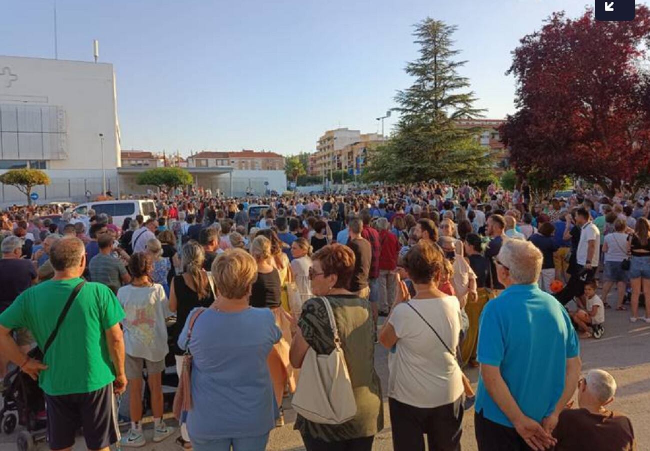 Foto de archivo de la concentración celebrada en Yecla frente al hospital el pasado mes de julio