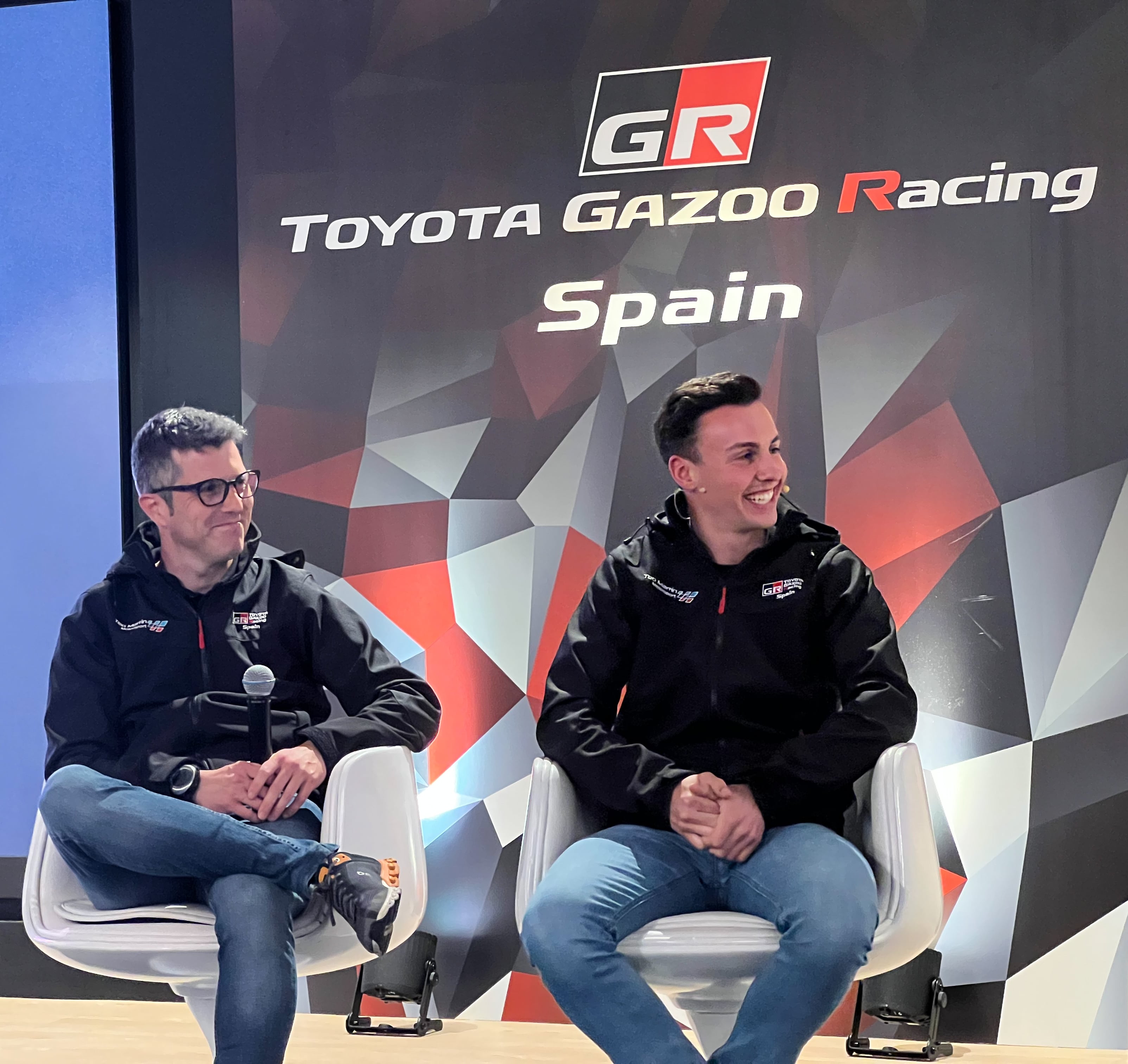 Alejandro Cachón y Borja Rozada en la sede de Toyota España