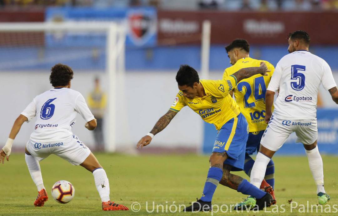 Sergio Araujo ante el Tenerife