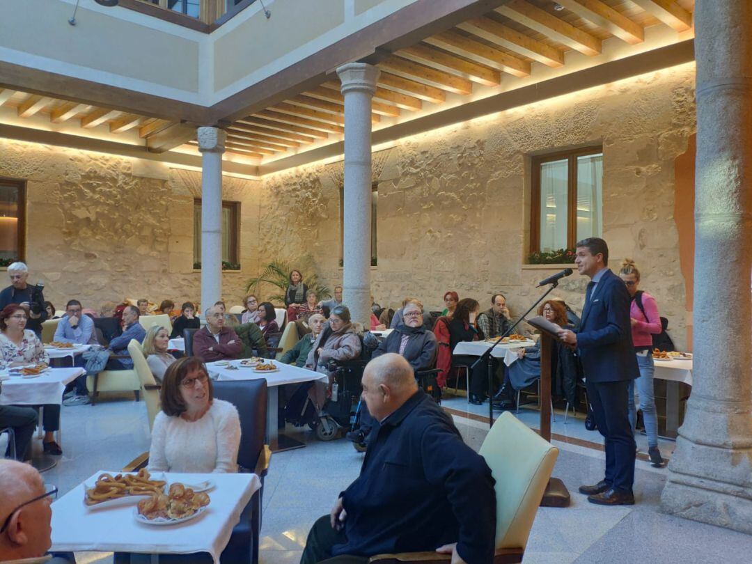 Imagen de la reunión celebrada en el Hotel San Facundo