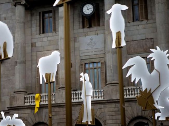 El Ayuntamiento de Barcelona ha colgado un lazo amarillo para reclamar la libertad de Junqueras