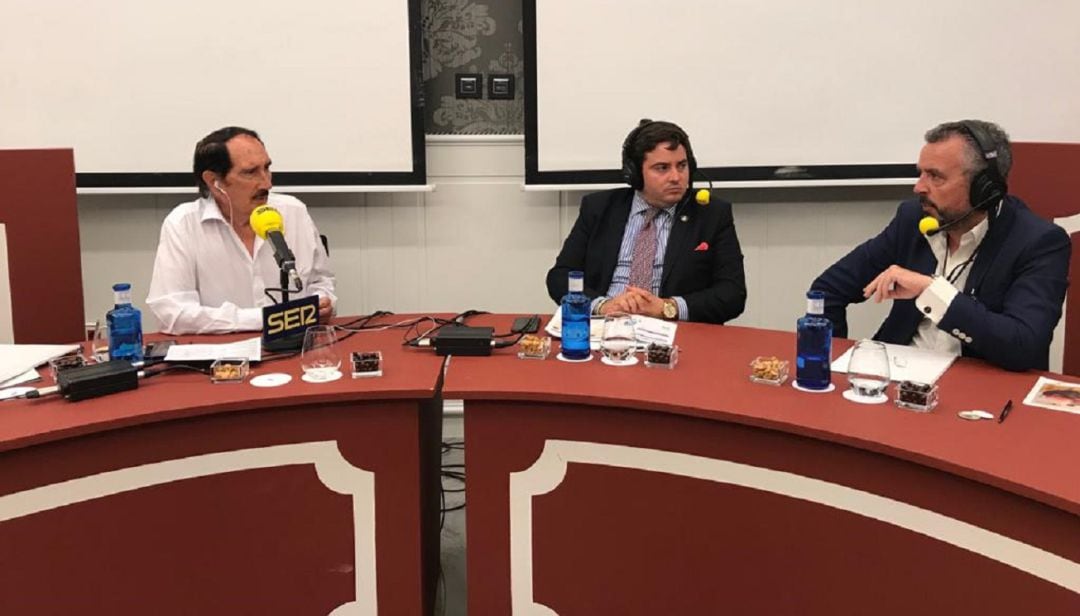 De izquierda a derecha, Manolo Molés, José Manuel Peña y Paco García