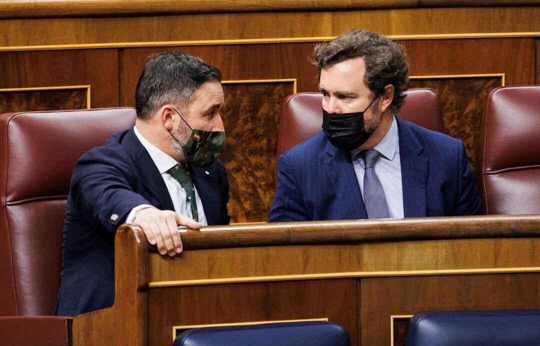 El líder de Vox, Santiago Abascal, el portavoz de Vox en el Congreso, Iván Espinosa de los Monteros.