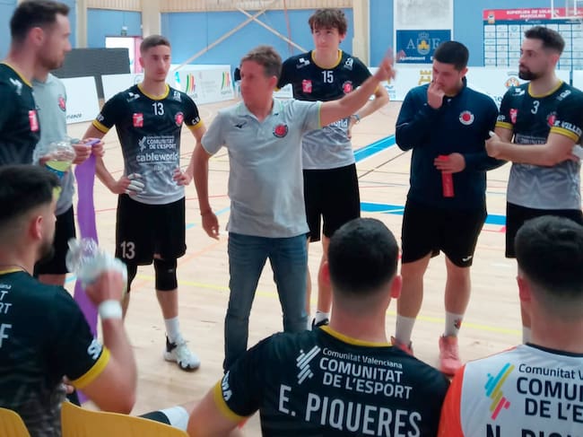 El Club Voleibol Villena-Petrer en Ibiza