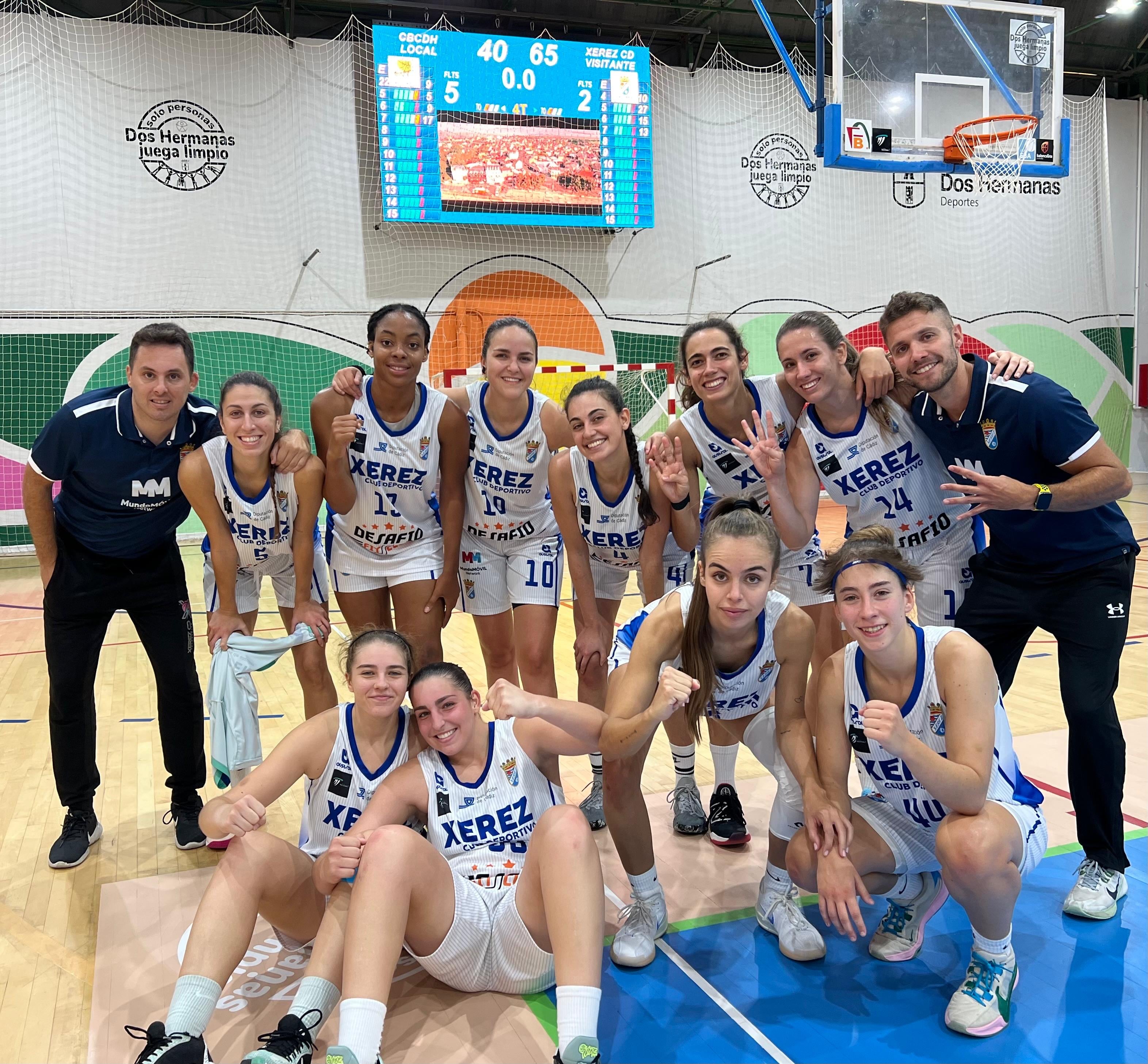 Las jugadoras del Xerez CD de Baloncesto celebran la victoria en Sevilla