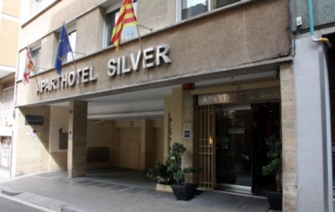 Un treballador de l'aparthotel Silver, al barri de Gràcia, va morir després d'intentar evitar un robatori a l'establiment
