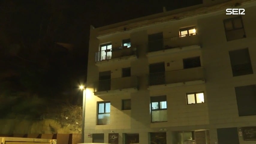 Dues bessones de 12 anys es precipiten des del balcó de casa seva a Sallent (Barcelona)