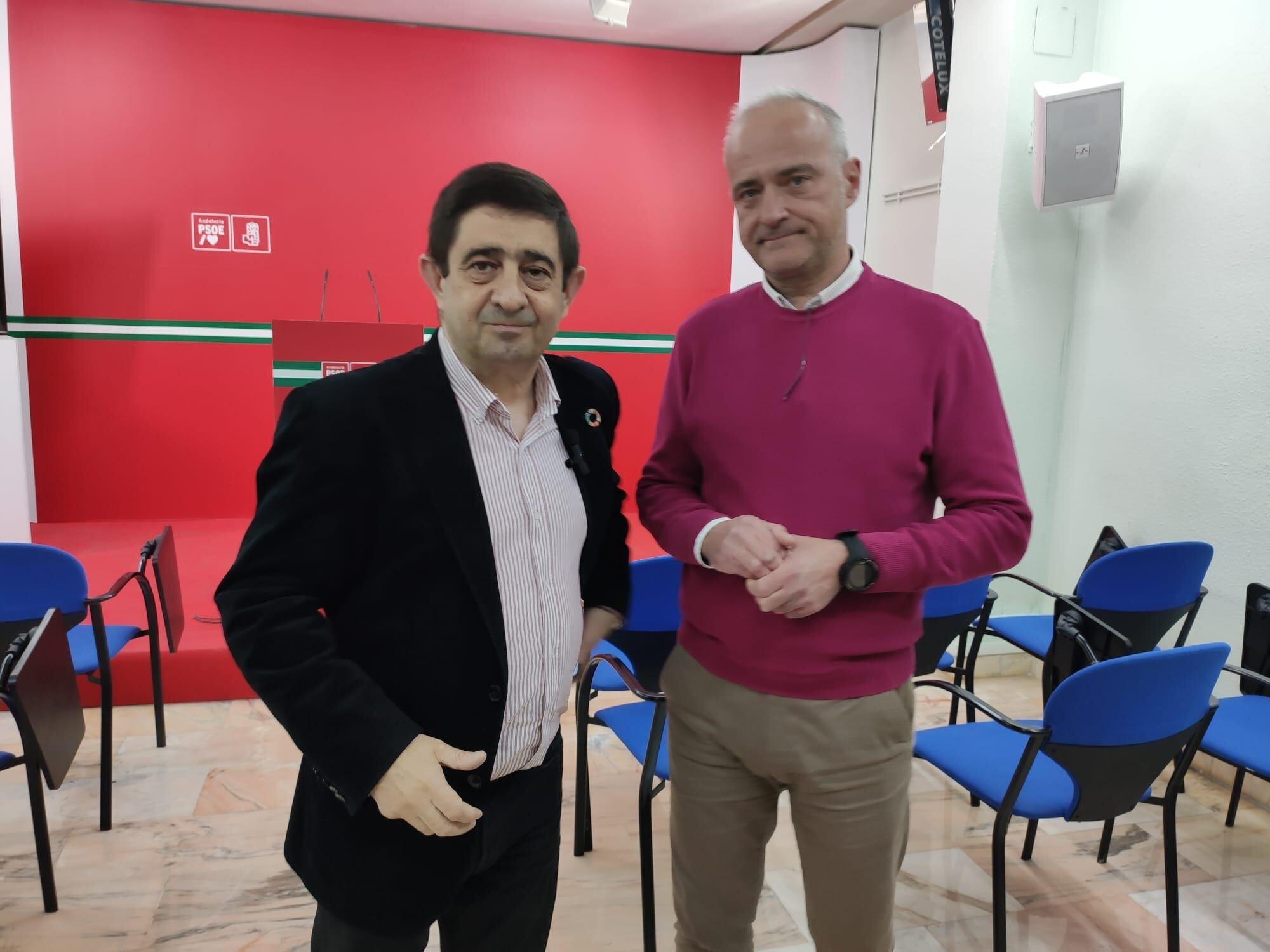 El secretario general del PSOE de Jaén, Francisco Reyes, y el presidente de CSIF, Juan Carlos González, en la sede socialista jiennense