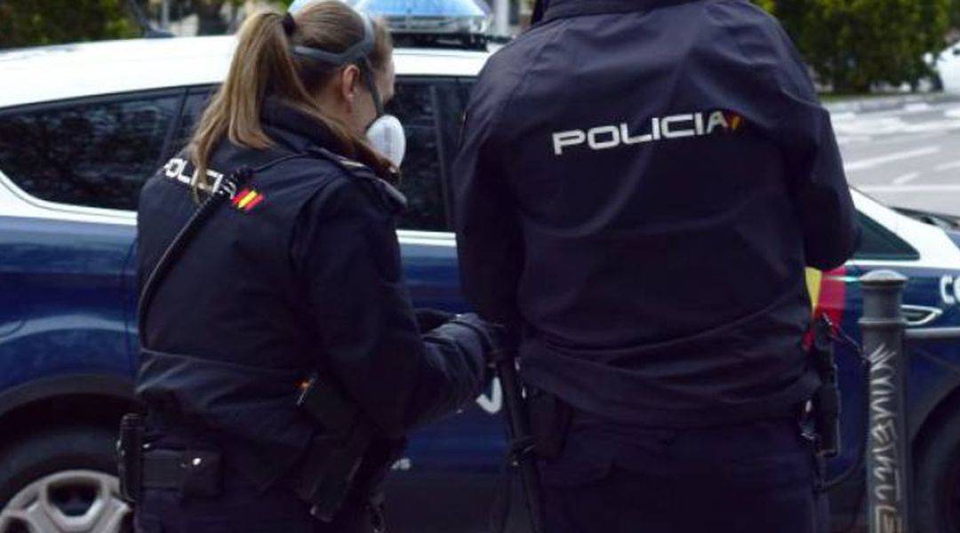 Dos agentes de la Policía Nacional