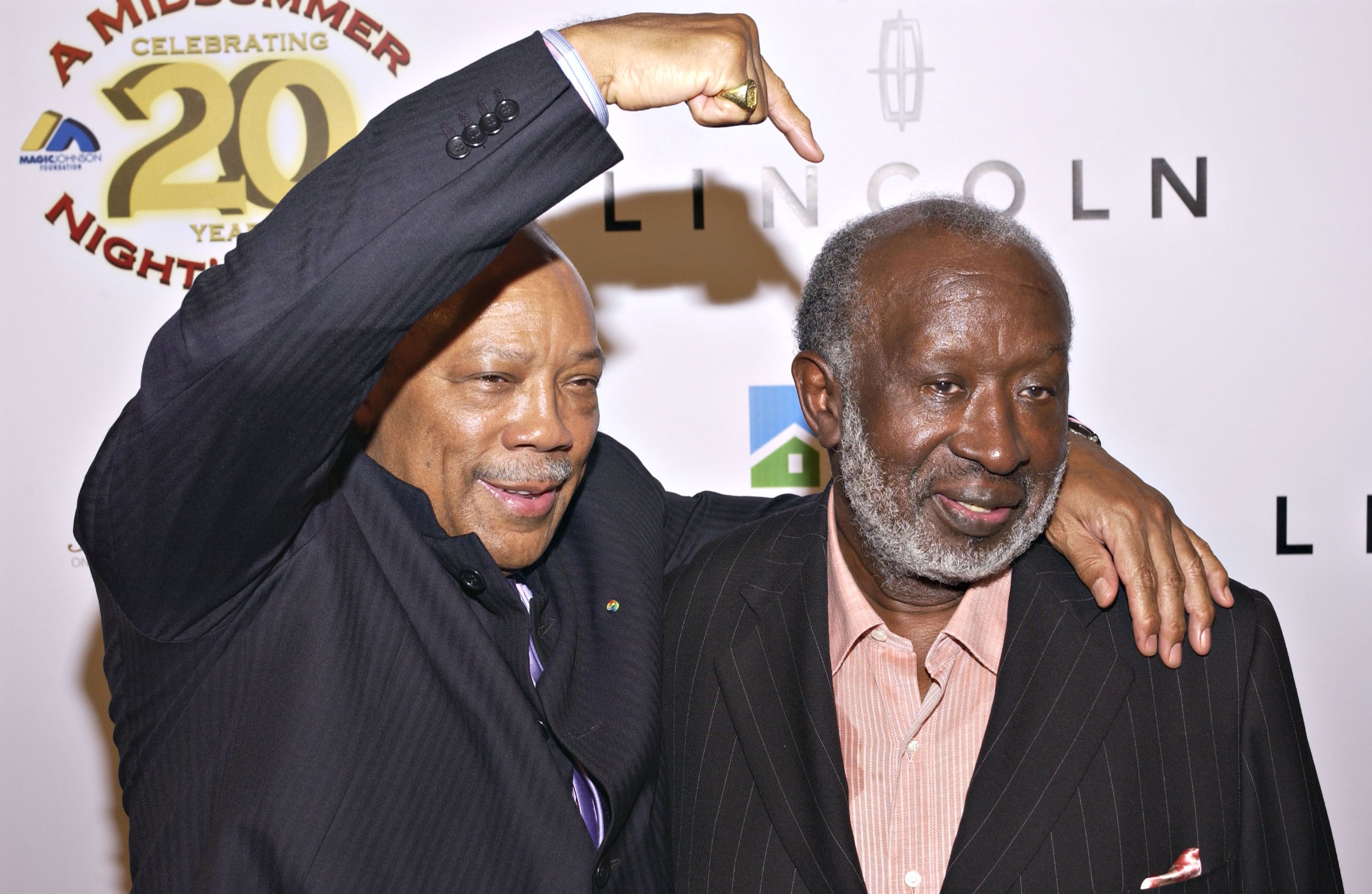 Los legendarios productores Quincy Jones y Clarence Avant, en una gala de premios celebrada en 2005.