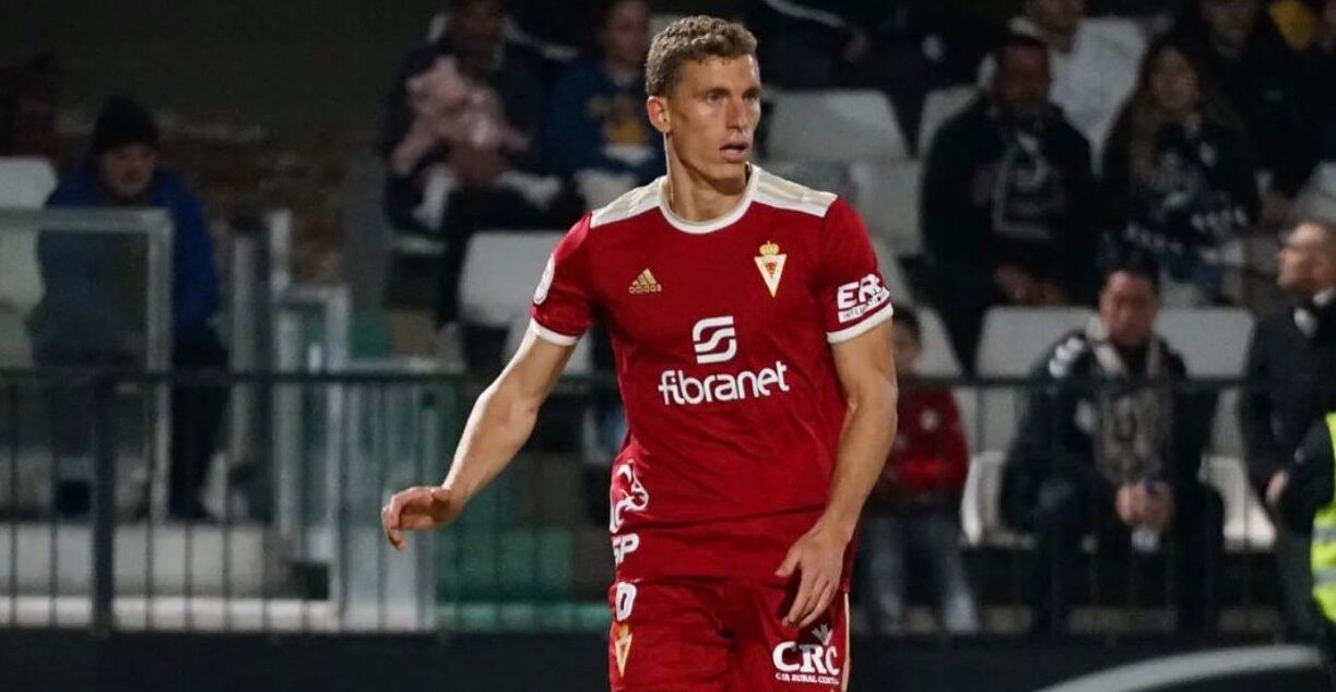 Alberto González en un partido del Real Murcia