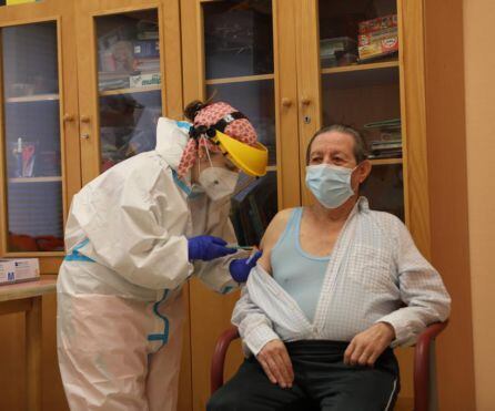 Ignacio Fernández, 72 años primer residente en vacunarse