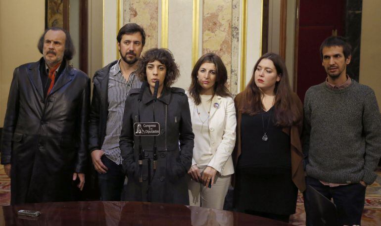 Los seis integrantes de En Marea en el Congreso