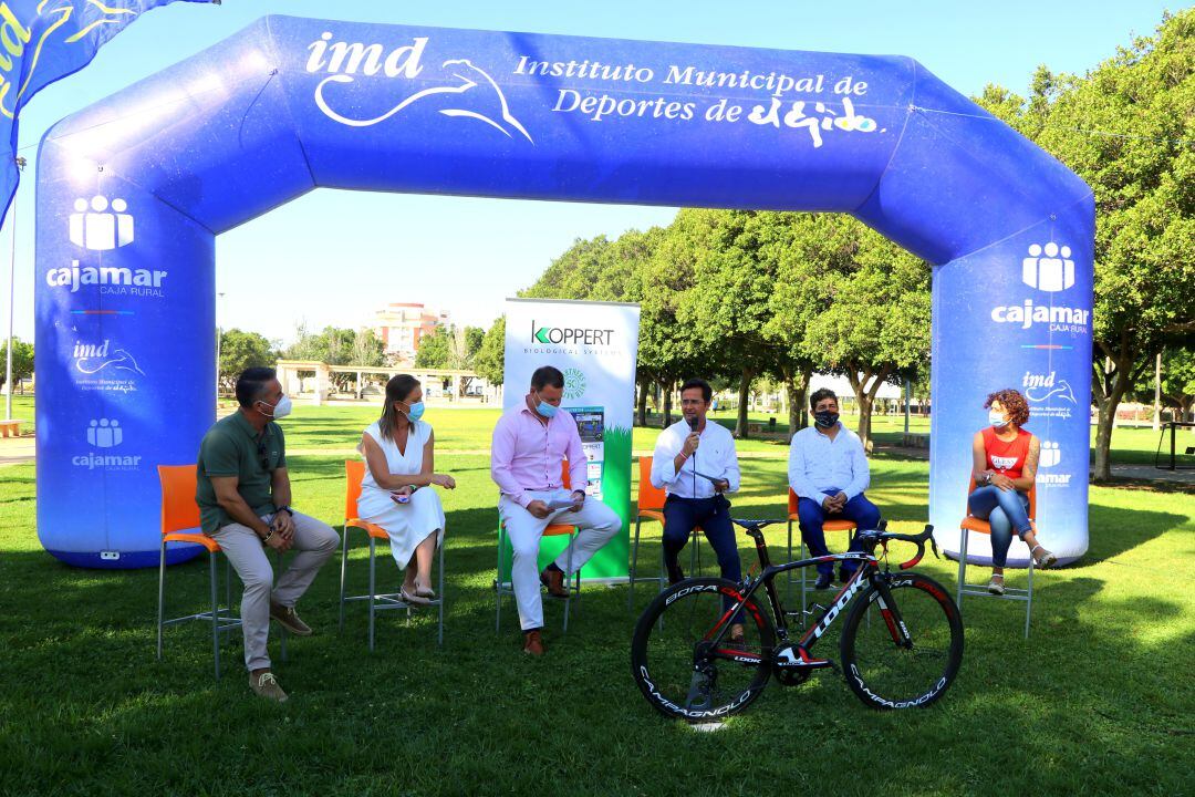 Puesta de largo de la gran prueba ciclista del Poniente.