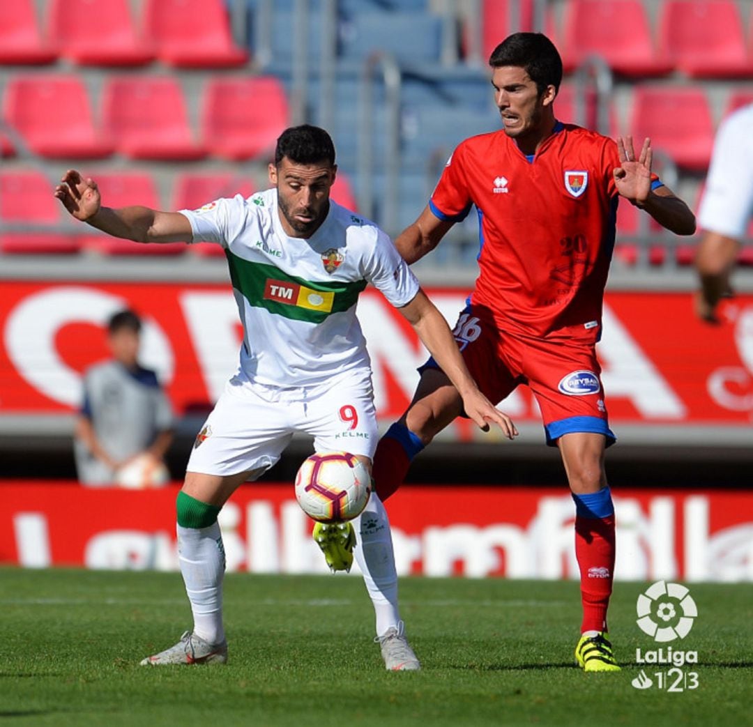 Carlos Gutiérrez, durante el partido ante el Elche en Los Pajaritos.