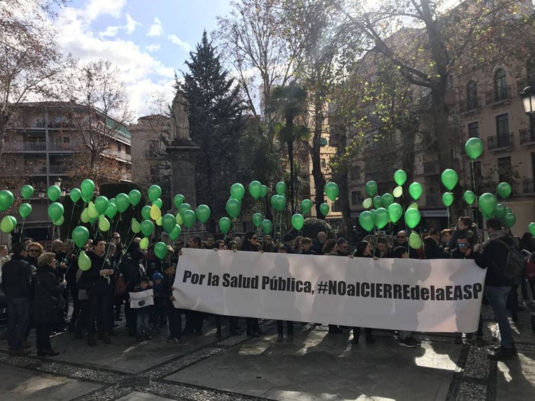 Protesta de hace un año de los trabajadores de la Escuela Andaluza de Salud Pública (EASP) en Granada contra los planes de la Consejería de Salud de la Junta que, en la práctica, suponen su desaparición tal y como se conoce