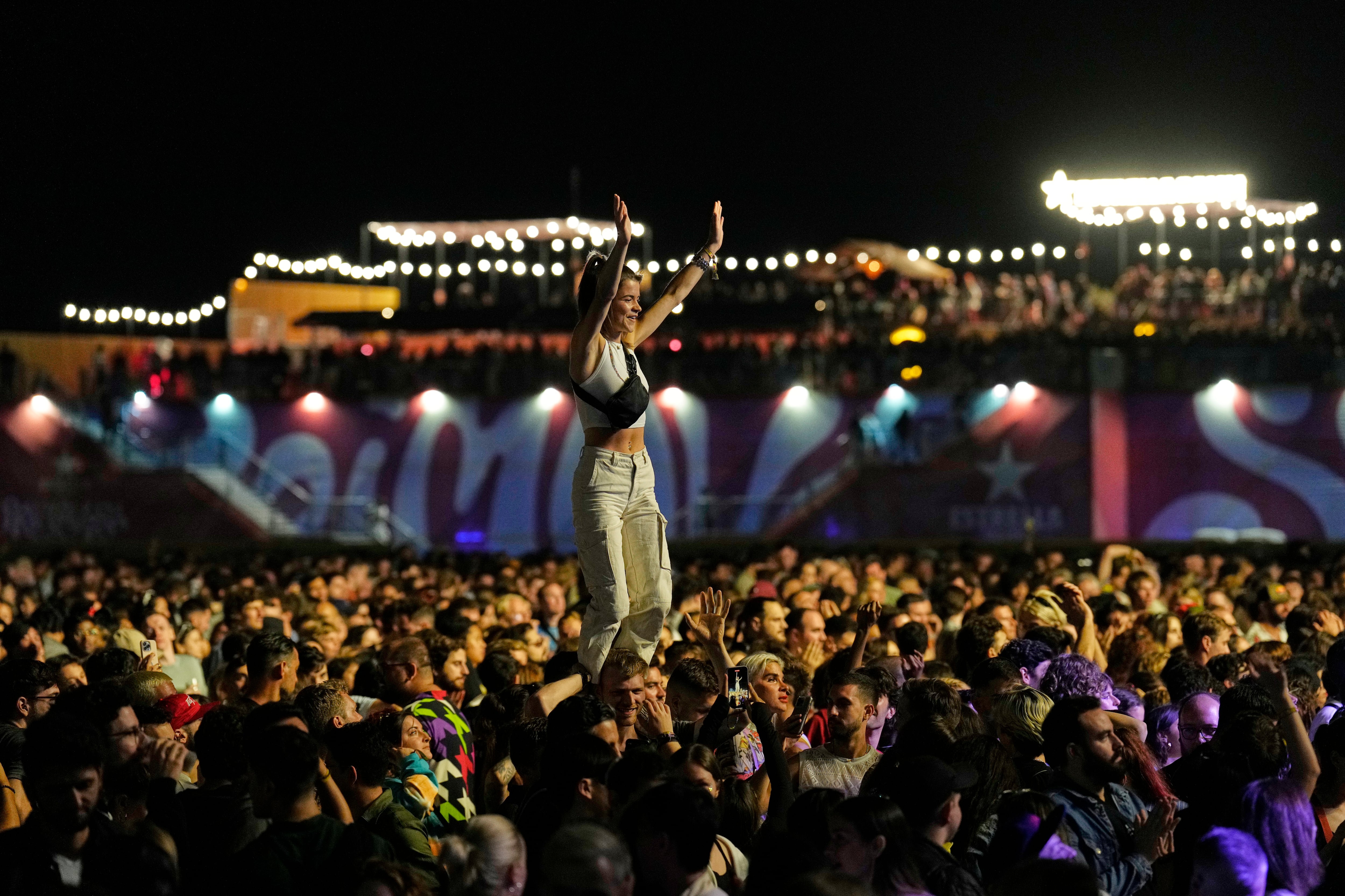 BARCELONA, 01/06/2023.- Ambiente hoy en la primera jornada del festival Primavera Sound que se celebra en el Fórum de Barcelona (España). EFE/Alejandro García
