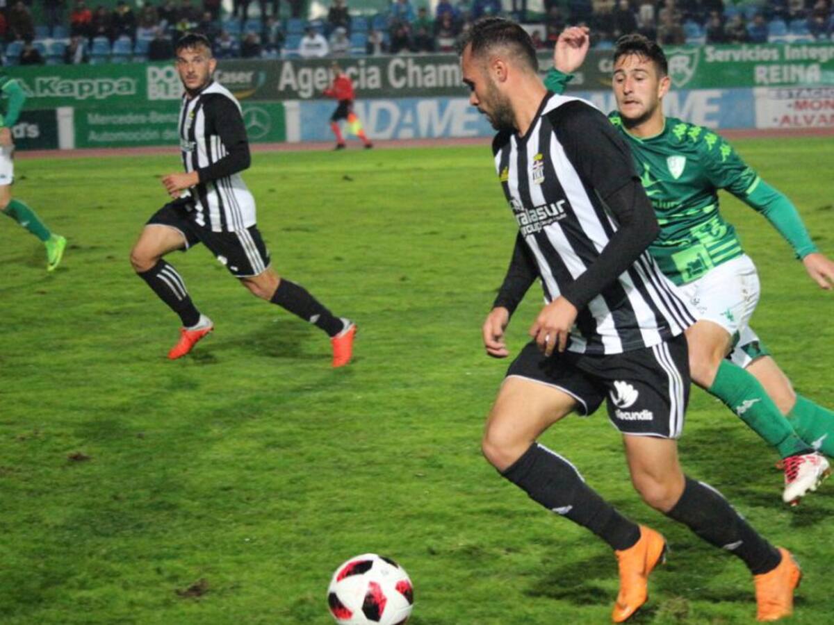 El Efesé recibe al Badajoz sin dejar de mirar al playoff