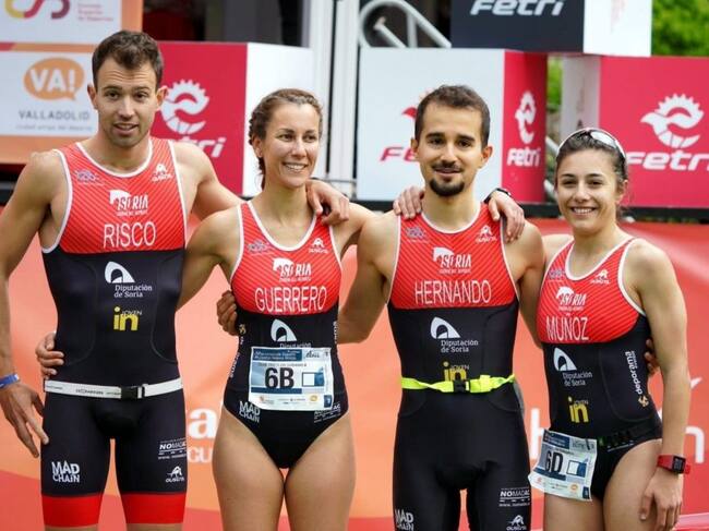 Miguel Risco, Jessica Guerrero, Daniel Martínez y Marina Muñoz, equipo de relevo mixto.