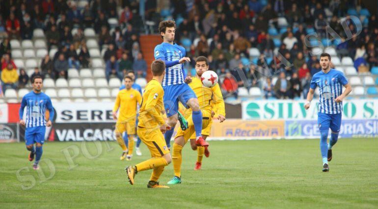 La Ponferradina logró un punto en un partido que mereció los tres