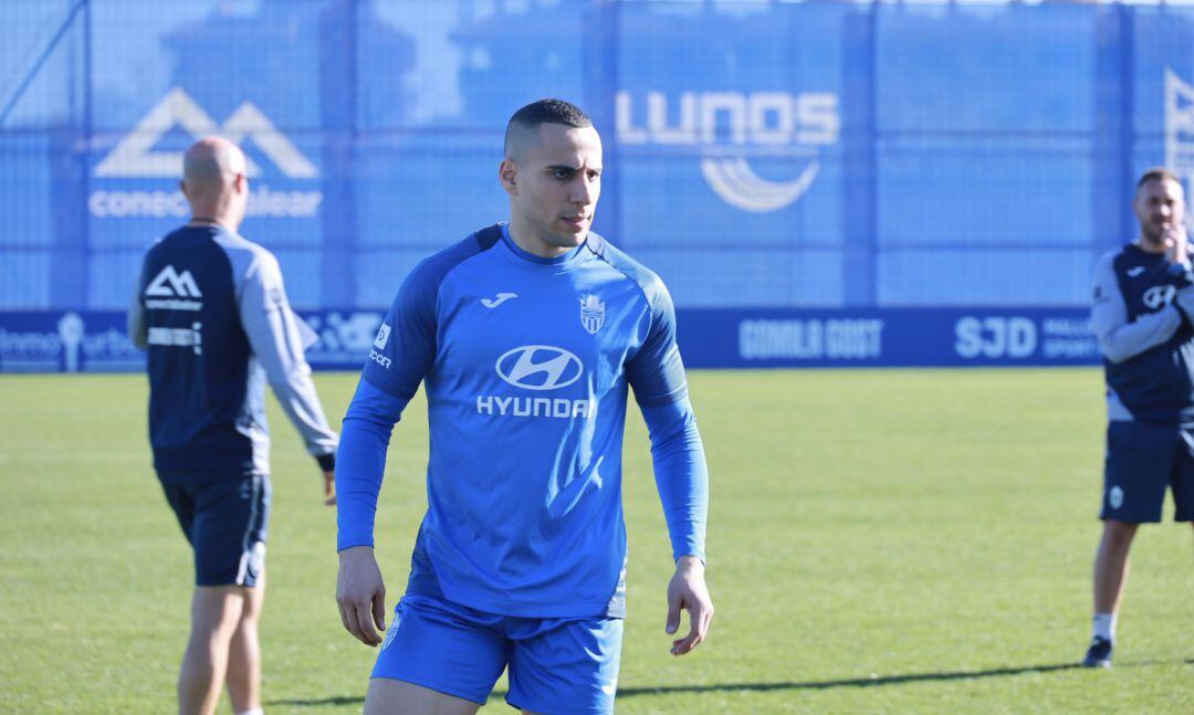 Anis Ben-Hatira ya entrena con la camiseta del Atlético Baleares.