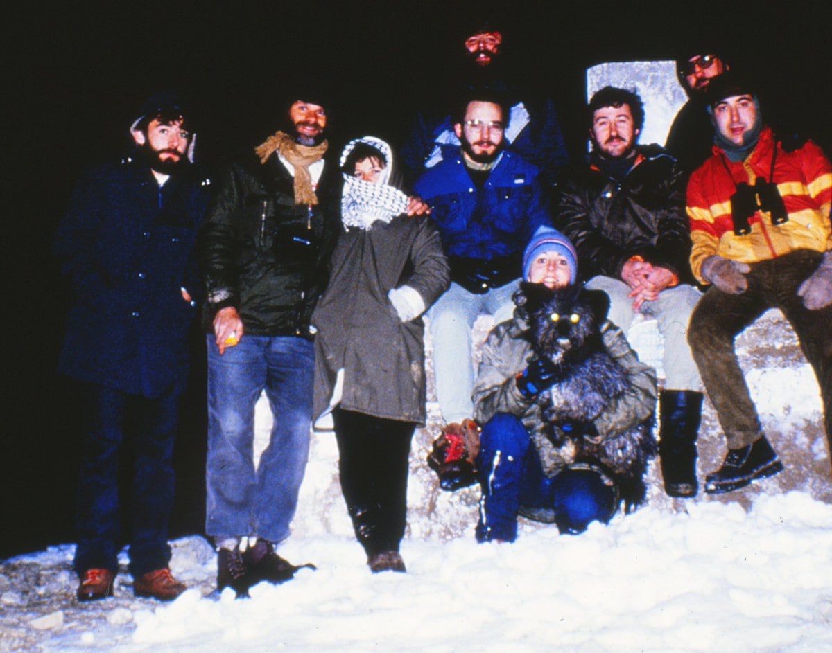Vicente Aupí, en el Pico de Javalambre, en marzo de 1986. Tercero de derecha a izquierda, con las manos entrelazadas
