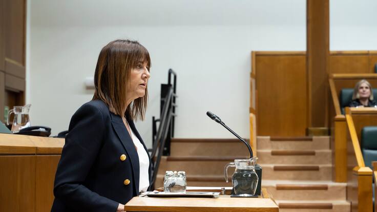 La consejera de Trabajo, Idoia Mendía, ensalza la nueva RGI aprobada por el Parlamento vasco