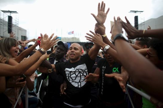 Walshy Fire (C), of the U.S. electronic music group Major Lazer greets the public during a performance in Havana, March 6, 2016. REUTERS/Alexandre Meneghini