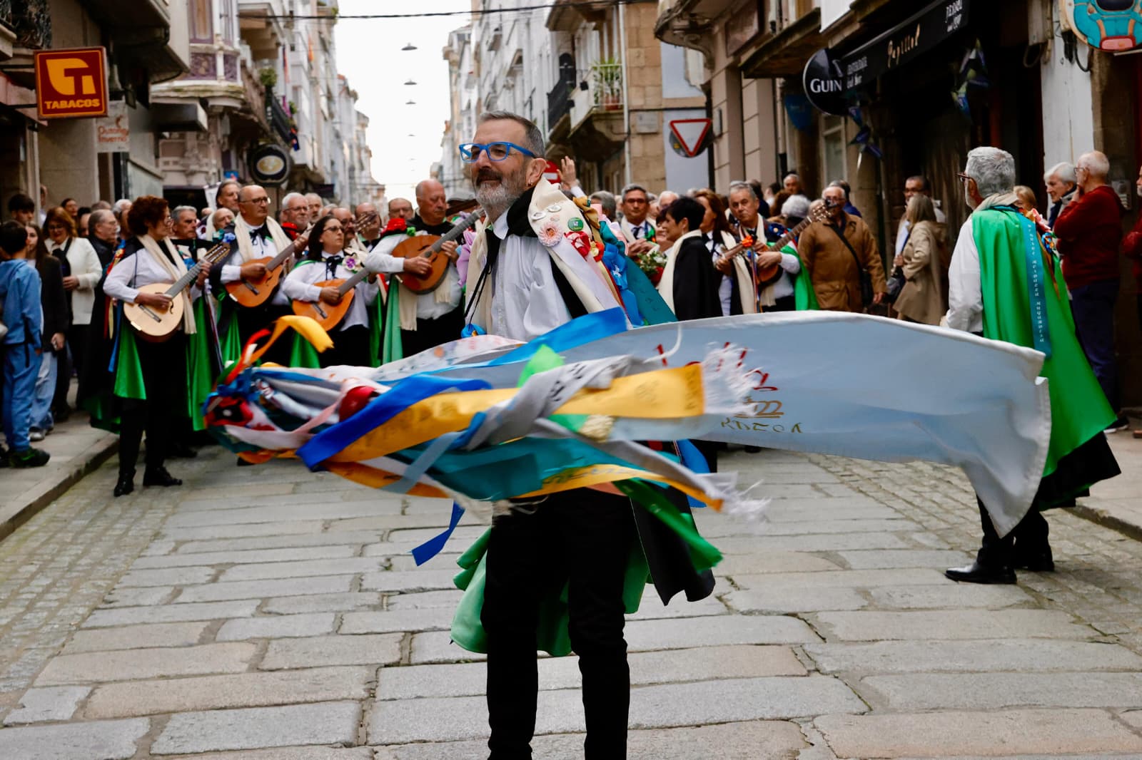 Recorrido de las rondallas de las Pepitas por las calles del casco histórico de A Magdalena (foto: Concello de Ferrol)